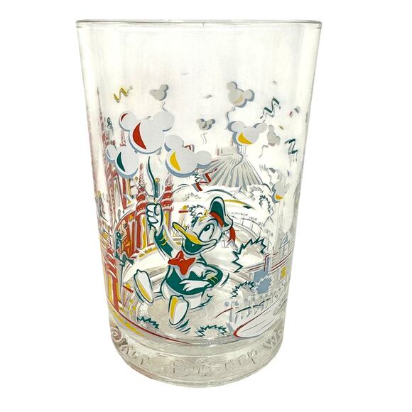 Walt Disney World 1996 "Remember the Magic" 25th Anniversary Cup-Donald Duck - Picture 1 of 7